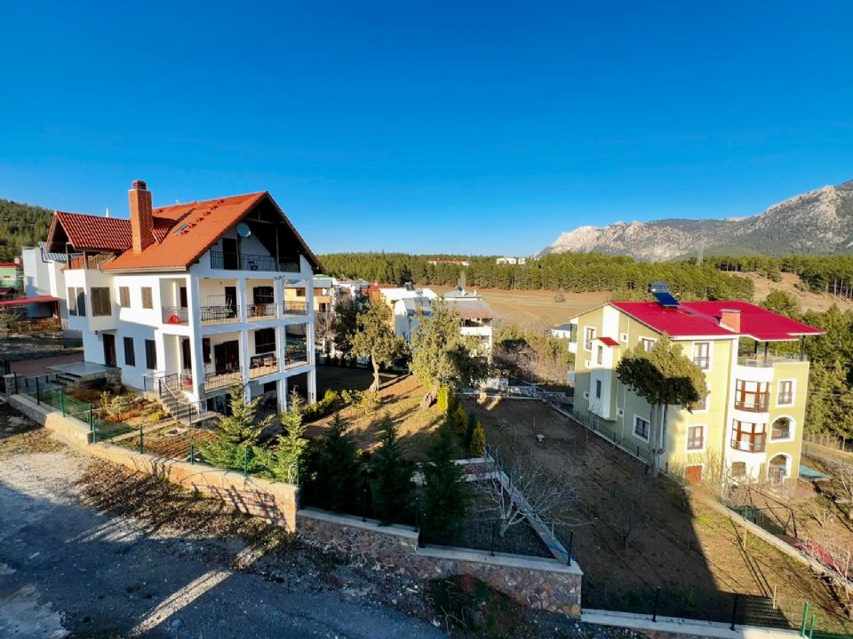 4 KATLI, HER KAT LÜKS, FULL EŞYALI, 550 m2 BAHÇELİ