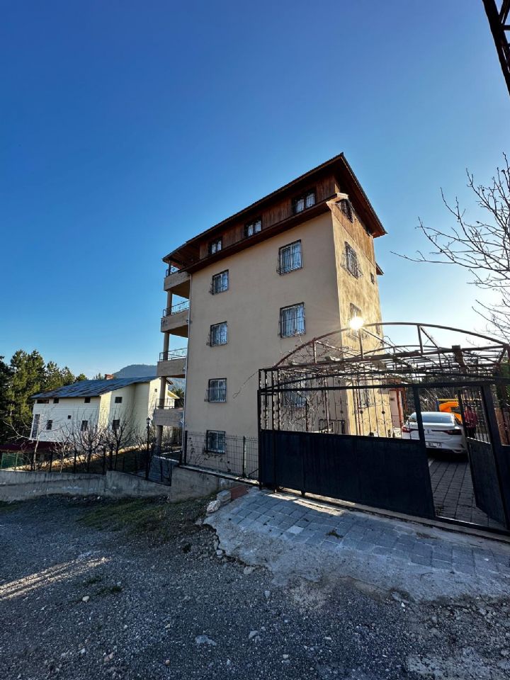 4 KATLI, HER KAT LÜKS, FULL EŞYALI, 550 m2 BAHÇELİ