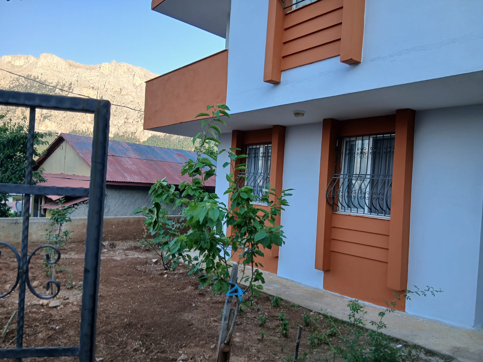 ESENTEPE CAMİİ ARKASI, 3 KATLI, 330M. ARSALI