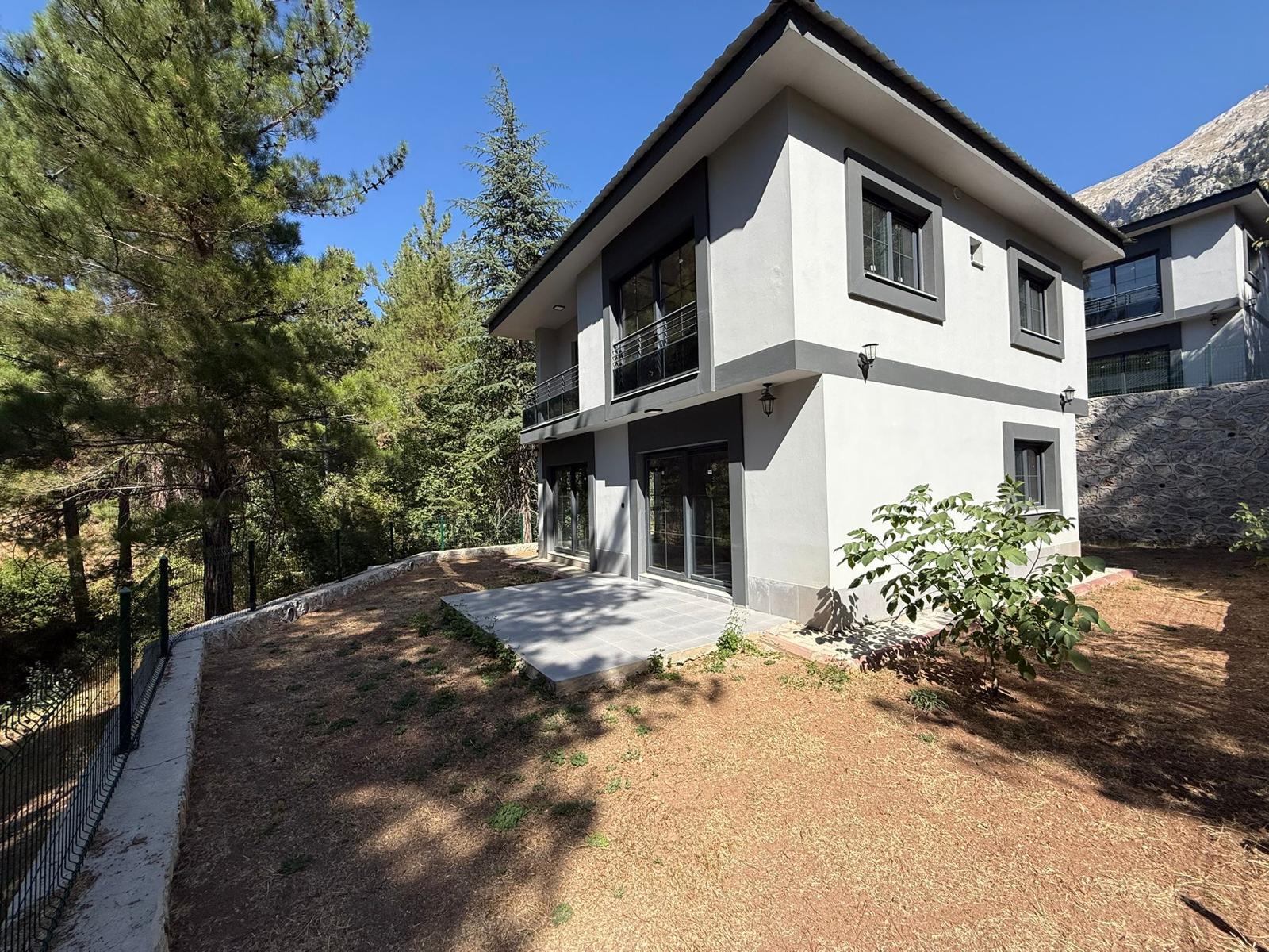 SÖĞÜTLÜ MEVKİİ 4+1, 350M.ARSALI LÜKS VİLLA, ANA YOL YAKINI