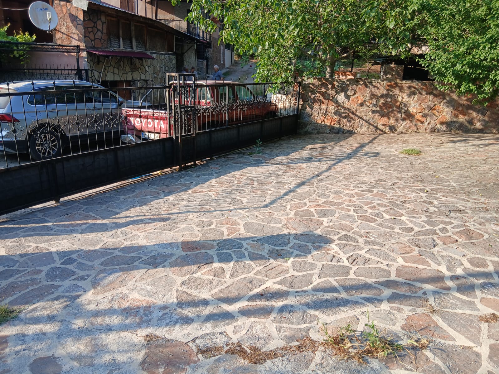 480M. BAHÇELİ 3 KATLI + 774 M. FUL BAHÇELİ ARSA